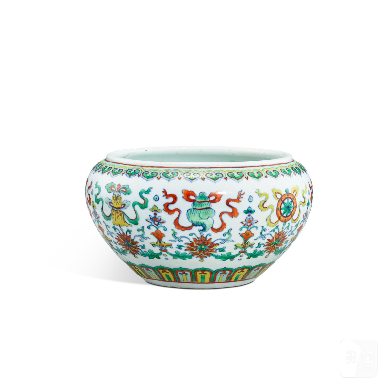 A doucai 'bajixiang' washer, Qing dynasty, 19th century | 清十九世紀 闘彩八吉祥蓮紋洗 - 图3